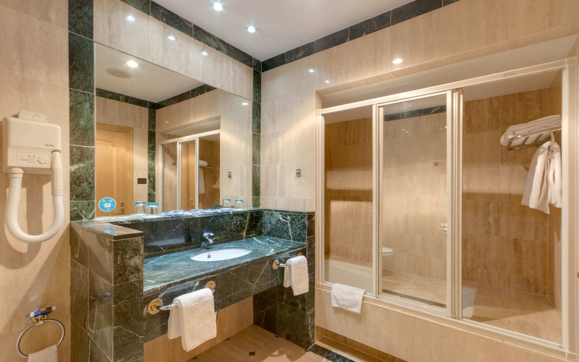 Gran Hotel Los Angeles Getafe Ruang foto